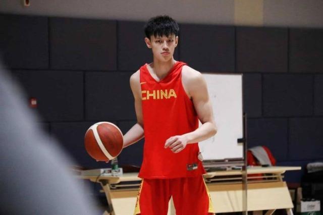 开云网页版-18岁中国小将加入发展联盟 有望明年参加NBA选秀！